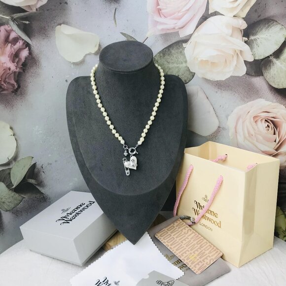 Vivienne Westwood Jewelry - NEW Vivienne Westwood Pear with hearts necklaces in silver